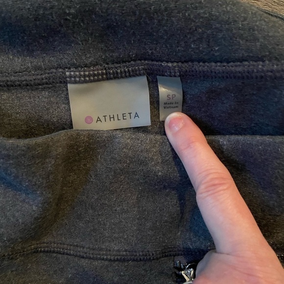 Athleta gray mini skirt with 2 front zip pockets. Size S. - Picture 5 of 5